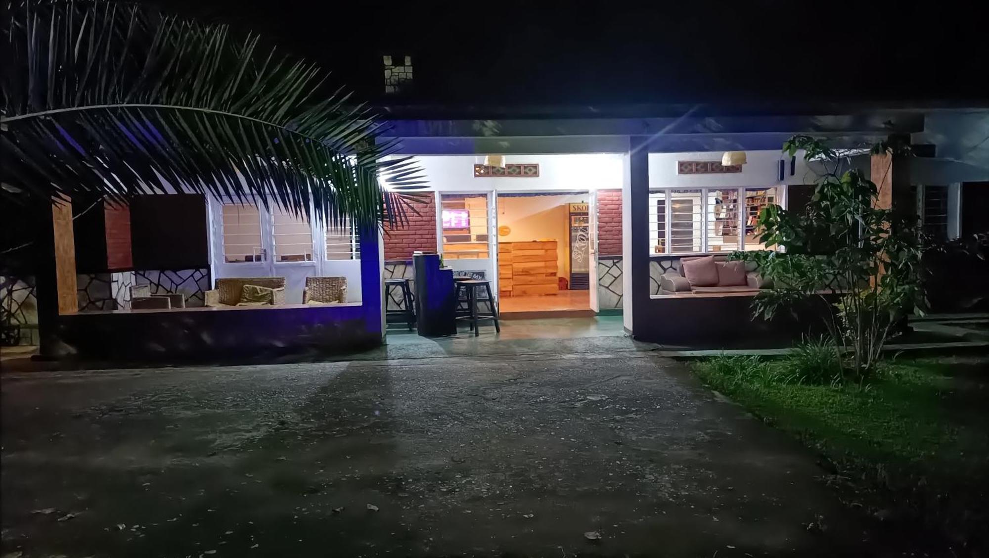 Colibri Taverne & Guest House Gisenyi Exteriér fotografie
