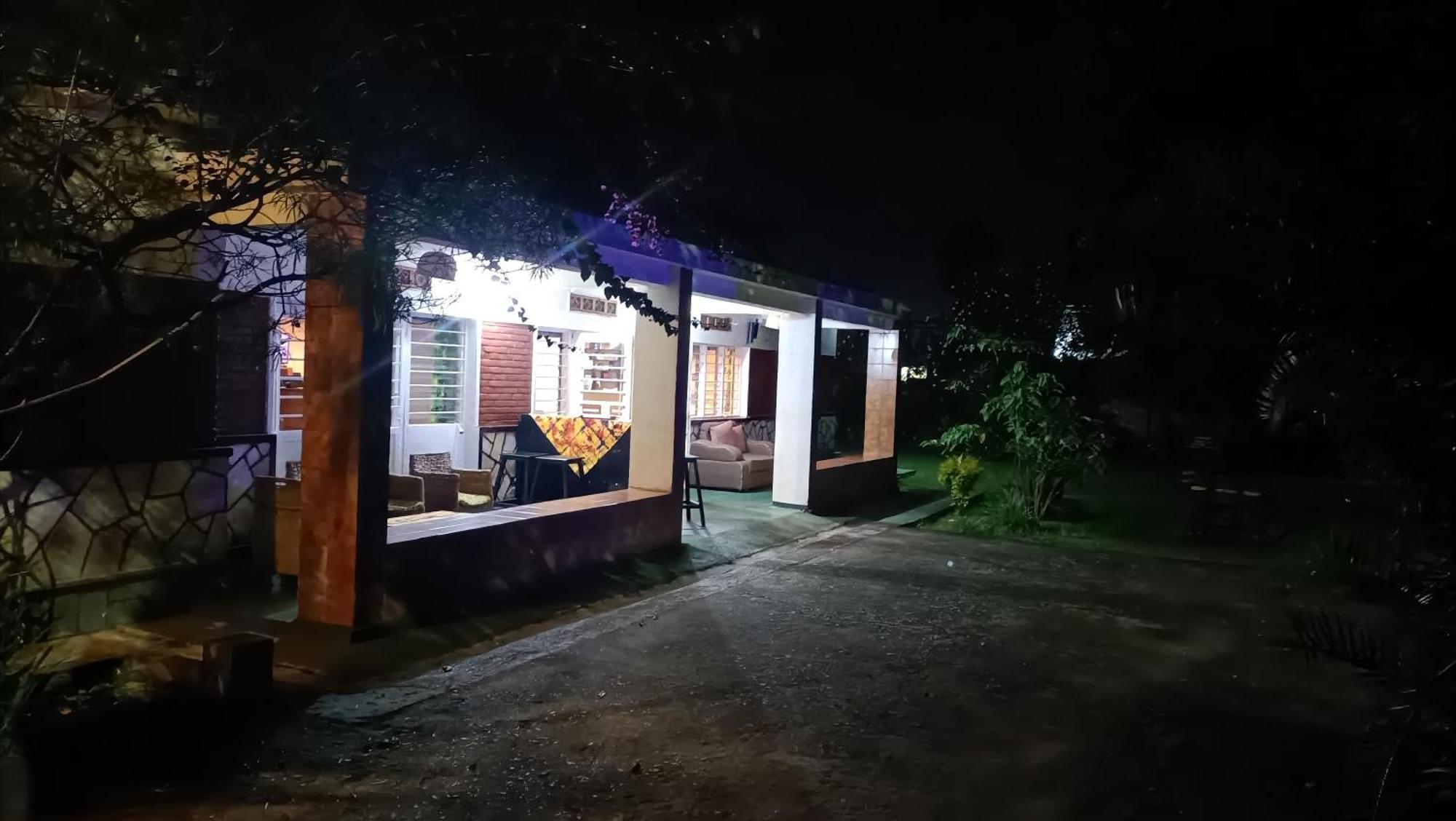 Colibri Taverne & Guest House Gisenyi Exteriér fotografie