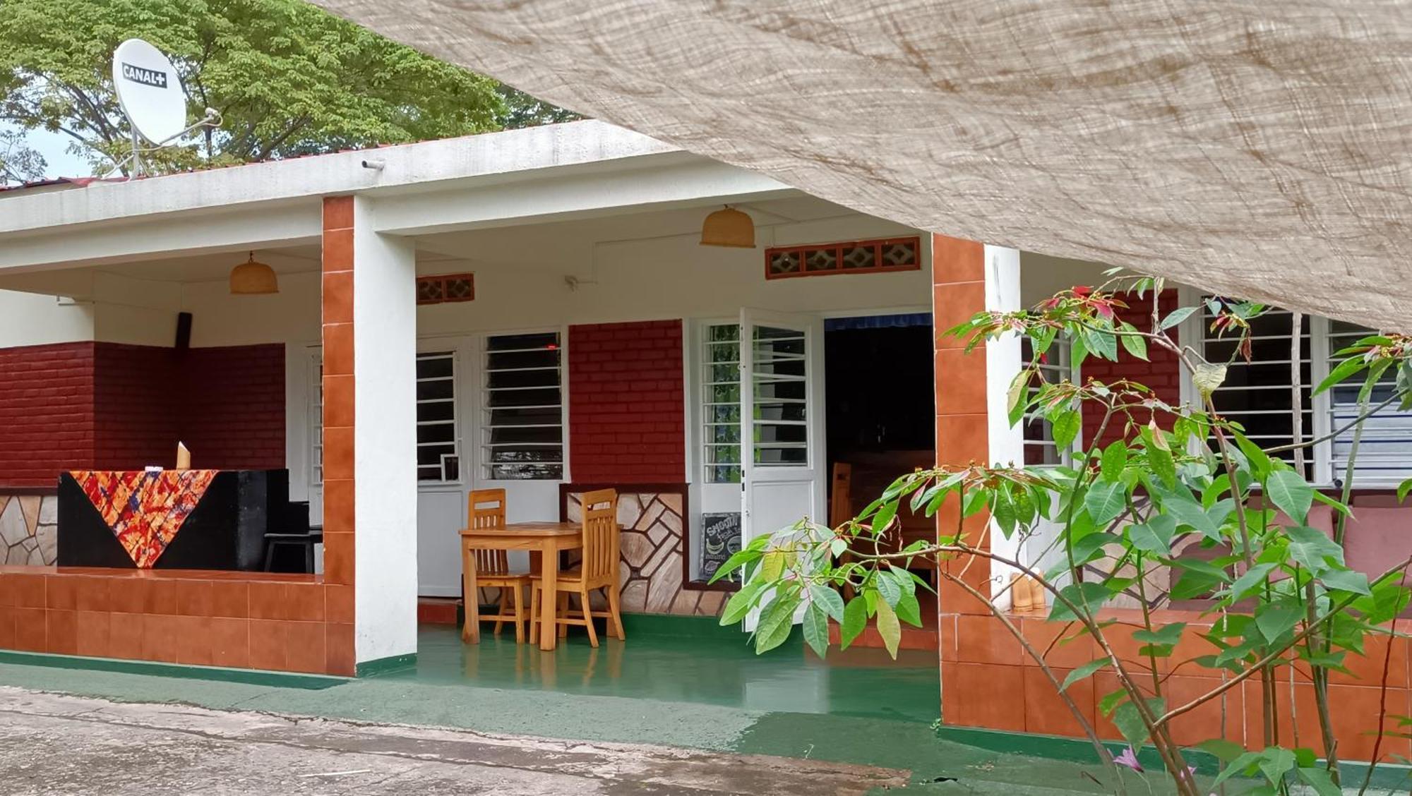 Colibri Taverne & Guest House Gisenyi Exteriér fotografie