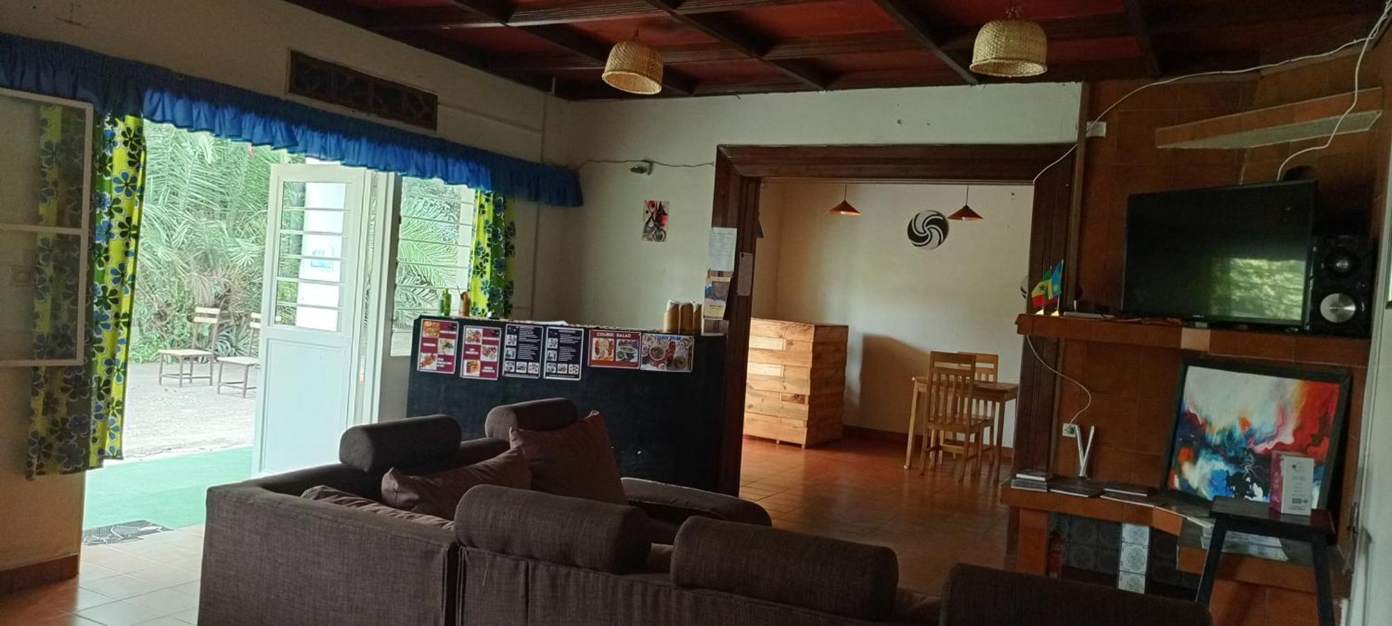 Colibri Taverne & Guest House Gisenyi Exteriér fotografie